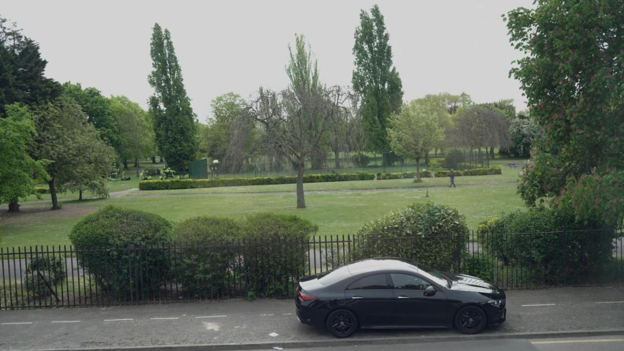 Jewel Of Barking London Villa Exterior foto